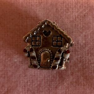 Pandora Christmas edition charm